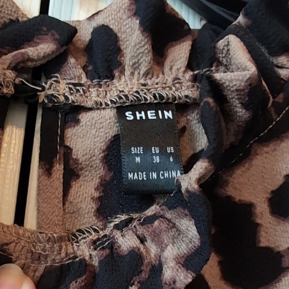 Leopard Print Ruffle Sleeve Top - Picture 3 of 3